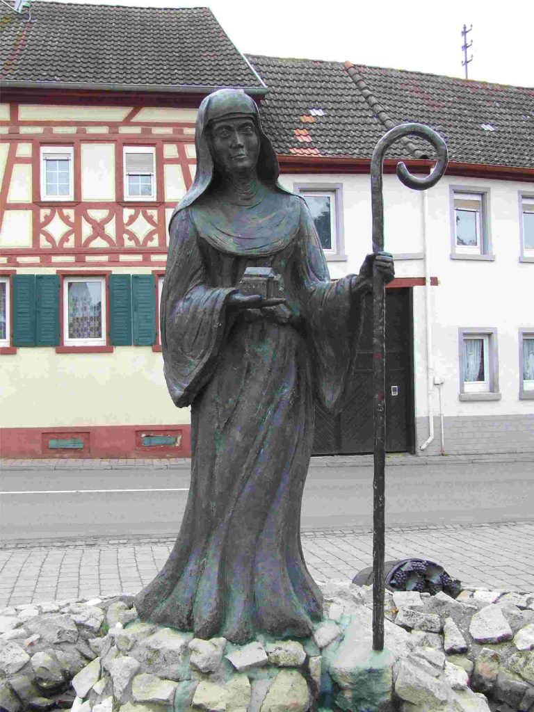 Lioba’s statue at Schornsheim